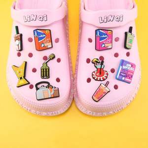 Navidad mexicano Anime dibujos animados personalizado Zueco PVC deportes bebida fútbol <span class=keywords><strong>Karol</strong></span> <span class=keywords><strong>G</strong></span> diseñador personalizado zapato zuecos encantos - Product Image 2