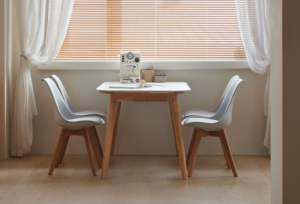 Mesa de Comedor Redonda de Madera Maciza de Estilo Nórdico Moderno P3112, Muebles para el Hogar de Madera de Caucho con Silla - Product Image 2