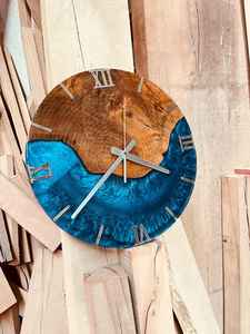 Reloj de Pared de Resina y Madera Hecho a Mano, Elegante, Duradero, Funcional, Decorativo, Perfecto para Sala de Estar o Dormitorio - Product Image 2