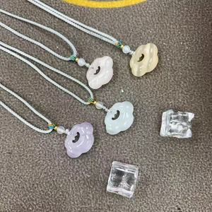 Collar con colgante de piedra ojo de gato y amuleto Ruyi de nube auspiciosa para mujer, con cadena de estilo antiguo de imitación y diseño de candado de seguridad de alta calidad. - Product Image 2