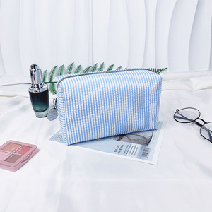 Bolsa de Maquillaje de Viaje de Gran Capacidad al por Mayor, Moderna, Portátil, con Cierre de Cremallera y Rayas para Organizar Artículos de Tocador - Product Image 3