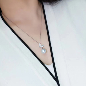 Set di Gioielli con Perle e Farfalle Lucide, Orecchini in Zirconia e Ciondolo con Catena, Regalo di Moda per Donne - Product Image 3