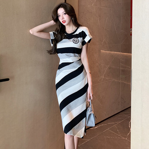 <span class=keywords><strong>Ropa</strong></span> de Verano Elegante y de Alta Gama para <span class=keywords><strong>Mujer</strong></span> - Falda Sexy con Abertura Plisada que Adelgaza, Vestido a Rayas - Product Image 1