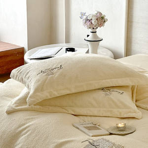 Juego de Ropa de Cama de Lana Duoximeimiankang, Grueso para Invierno, Color Sólido, Cuatro Piezas, con Diseño Floral - Product Image 1