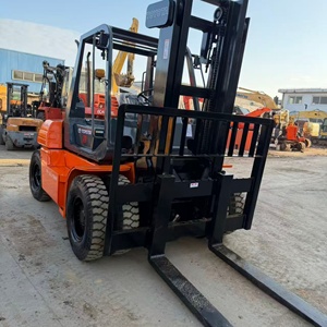 Nuevo Montacargas Todoterreno Diésel 4x4 para Japón, Modelo 70, con Neumáticos, Mástil de Tres Etapas, Desplazador Lateral Hidráulico y Horquillas de 1500 mm - Product Image 4