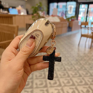 سلسلة مفاتيح جديدة من الطين متقاطعة مع الكاثوليكية الدينية مع الماس حقيبة إبداعية تصميم قلادة أنيقة سلسلة مفاتيح للسيارة - Product Image 4