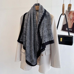 Sciarpe Quadrate di Grande Formato per <span class=keywords><strong>Donna</strong></span> 130*130cm, <span class=keywords><strong>Scialle</strong></span> <span class=keywords><strong>Nero</strong></span> con Stampa Geometrica a Righe Semplice, Sciarpa in Cotone, Hijab Musulmano - Product Image 3