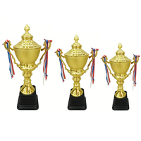 Vente promotionnelle conception spéciale personnalisée trophées en résine fantaisie trophée de football