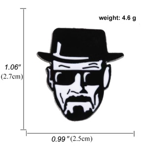 Insigne de chapeau en émail doux en métal personnalisé de personnage de film d'usine de la Chine - Product Image 6