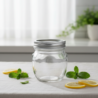 Bocaux en verre carrés en gros de 280 ml, 350 ml, 500 ml, 630 ml avec couvercle métallique doré ou rouge, logo personnalisé pour le stockage de nid d'oiseau, miel, crème, bonbons, gelée