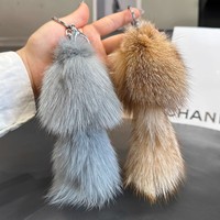 Porte-clés queue de renard véritable mignon avec nœud papillon, pendentif animal doux et moelleux pour la décoration de sacs et accessoires féminins