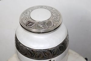 Hot Sale Pearl White Extra <b>Large</b> Adult Cremation <b>Urn</b> Aluminium White Cremation <b>Urn</b> With Silver Rose Engraved With Best Quality - Product Image 3