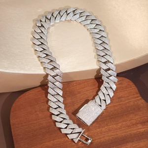 Chaîne cubaine en diamant moissanite de qualité supérieure, bijoux raffinés pour mariage, fête et cadeaux d'anniversaire, disponible au meilleur prix - Product Image 4