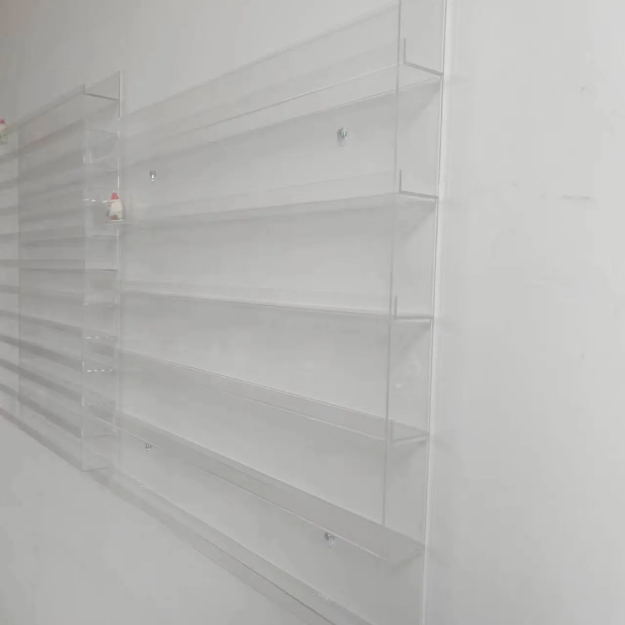Estante de almacenamiento montado en la pared de acrílico, estante organizador de acrílico transparente
