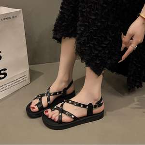 Sandalias de verano con remaches para mujer, sandalias informales con plataforma y correa cruzada, nuevos estilos, zapatos planos de tacón grueso, zapatillas y Playa ligeras - Product Image 2