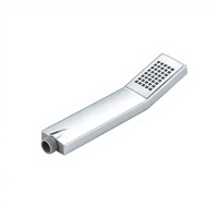Pomme de douche rectangulaire intégrée de style industriel minimaliste, à lignes lisses, de qualité supérieure, avec un design économiseur d'eau pour appartement