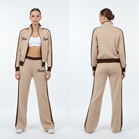 Ensemble de survêtement rétro en maille pour femme, veste zippée à col montant et pantalon de survêtement large à rayures latérales, couleur camel, 2 pièces, vente en gros