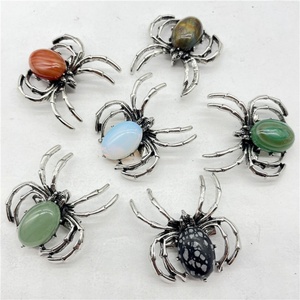 Collar Vintage Cristiano con Araña de Cristal, Colgante con Gema, para Unisex, Regalo de Aniversario, Venta al por Mayor - Product Image 3