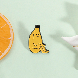 Broches en émail 'Sad Banana Man' – Badges de revers amusants à l'effigie de personnages de dessins animés/anime en forme de banane – Vente en gros de bijoux - Product Image 2