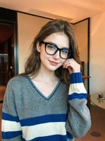 Pull en tricot rayé à col en V confortable - Coupe ample et décontractée, manches bicolores, tissu brossé doux pour l'automne et l'hiver