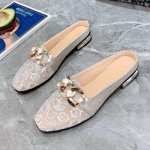 Nuevas sandalias de moda para mujer, tipo mule cerrado, de tacón bajo, estilo mocasín, con malla y punta cuadrada hueca - Product Image 1