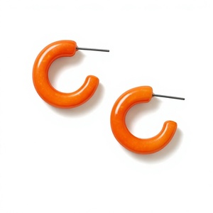 Boucles d'oreilles créoles en résine marron au design unique, bijou de luxe en acrylique lucite pour femme, accessoire de mode pour soirée - Product Image 2