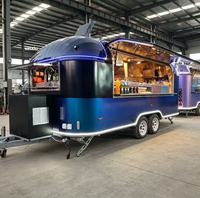 Un food truck de cuisine complet capable de fournir des services tels que des glaces, des pizzas, du café, des hot-dogs, etc.