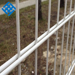 Garde-corps bilatéral galvanisé Grillage double face pour clôture 2D avec poteaux en <span class=keywords><strong>bois</strong></span> traité thermiquement pour clôture de jardin et de cour - Product Image 3