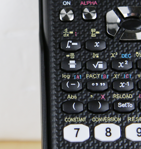 Calculatrice électronique numérique à usage général 552 fonctions Comptable Utiliser une pièce en plastique solaire à piles pour l'école - Product Image 4
