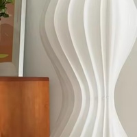 Jupe d'herbe Atmosphère Lampadaire Moderne Lumière De Luxe Vertical Lampadaire D'angle Personnalisé Creative Décoration Standard Lampe
