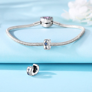 เครื่องประดับทองเหลืองสีขาวชิ้นสุดหรูหรา ประดับด้วยจี้รูปดาว นี่คือเครื่องประดับข้อมือสำหรับผู้หญิงที่มีสไตล์ - Product Image 2