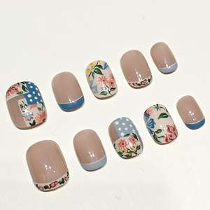 Muhaha Trend Design Brand Push-On Nail Art: Pequeñas Flores Pastorales - Product Image 1