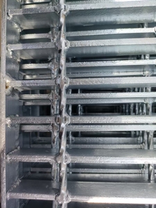 Grille en acier galvanisé à chaud Q235 certifiée CE, antidérapante, pour entrepôt et atelier, avec clips d'installation - Product Image 6