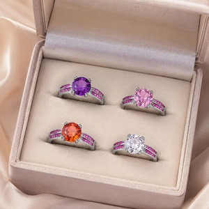 Anello Aperto a Forma di Cuore con Dettaglio Colorato, Design Regolabile, Accessorio di Moda per Coppie - Product Image 1