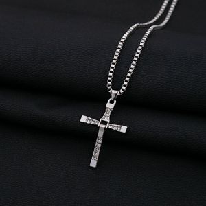 Il <span class=keywords><strong>Toretto</strong></span> dominico <span class=keywords><strong>di</strong></span> Vin Diesel dal veloce furioso oro placcato religioso croce <span class=keywords><strong>di</strong></span> gesus collana con catena a maglie regalo per uomo - Product Image 4
