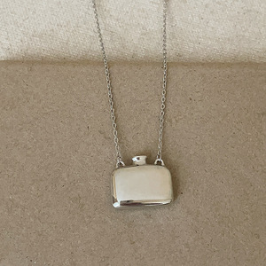 Collier en acier inoxydable poli, style classique, en forme de pot à eau, de pot à vin, de bouteille d'eau, de vase ou de pendentif, idéal pour un anniversaire - Product Image 3