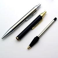 Stylo bille de luxe personnalisé en acier inoxydable 0,7 mm, encre bleue/noire, logo gravé au laser, placage noir pour promotion, usage bureau et scolaire