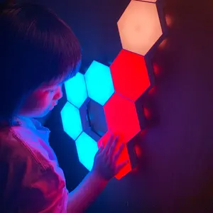 Tedarikçisi hediye rgb dekor dokunmatik duyarlı lamba altıgen led duvar lambası led ışık altıgen oyun odası ışık