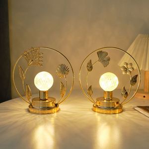 Décoration de bureau moderne de luxe, veilleuse, ornements en métal doré, artisanat artistique avec boule de cristal pour la décoration de la maison, du bureau ou de la table - Product Image 3