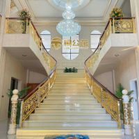 Rampe d'escalier de villa Copper Mansion, garde-corps de luxe léger, colonnes modernes minimalistes en alliage aluminium-magnésium haut de gamme