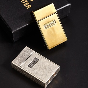 กล่องใส่บุหรี่แบบย้อนยุค ดีไซน์สร้างสรร<span class=keywords><strong>ค</strong></span>์ พร้อมไฟแช็<span class=keywords><strong>ค</strong></span>แบบล้อหมุน ใช้เชื้อเพลิงน้ำ<span class=keywords><strong>มัน</strong></span>ก๊าด รุ่น HP912 - Product Image 4