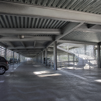Garage préfabriqué en acier durable pour abri de voiture, bâtiment d'atelier métallique robuste