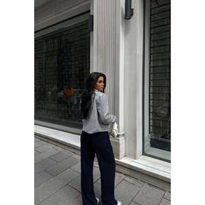 Chaqueta Gris para Mujer con Cuello Camisero y Detalle de Bolsillo - Product Image 1