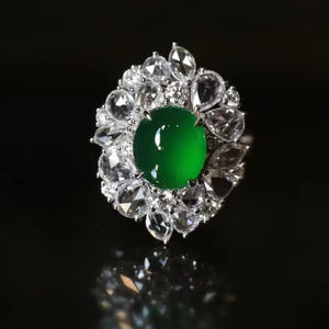 Gioielli di Estetica Orientale in Oro 18K - Lussuoso Anello in Giadeite Verde Naturale con Diamanti Incastonati e Diamante Naturale - Product Image 1