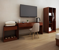 Ensemble complet de meubles en bois sur mesure pour chambre d'hôtel : meuble TV, casier à bagages et bureau, idéal pour usage commercial dans les maisons d'hôtes et auberges