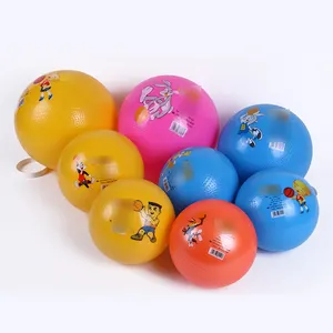 Pequeños juguetes de baloncesto de plástico de 9 pulgadas para niños, ideales para etiquetar y aprender - Product Image 1