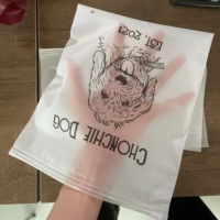 Sacs à fermeture éclair en poly à impression personnalisée avec logo, vente en gros d'emballages classés de luxe, sac à fermeture éclair en plastique givré transparent