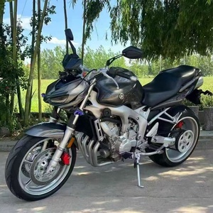 Yamaha War God <span class=keywords><strong>FZ600</strong></span> - Moto personnalisée avec injection électronique de carburant, moteur quatre cylindres en ligne refroidi par eau - Product Image 2