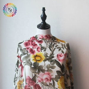 Tela de gasa con estampado de girasol y flores grandes, estilo realista - Product Image 6