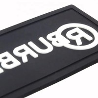 Fournisseur d'étiquette en PVC Logo en relief personnalisé Patchs en caoutchouc 3d à transfert de chaleur Badge en silicone pour vêtement